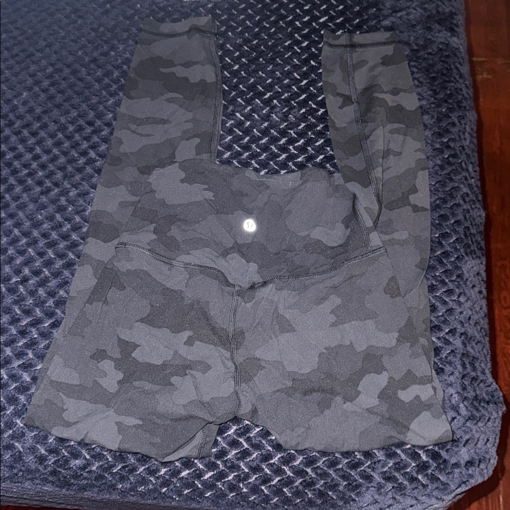 Gray Camouflage Lulu 25’ align leggings